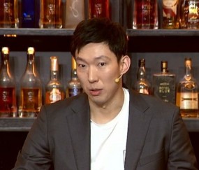 乐鱼体育APP-周琦：第三节马刺单干太多 经验和心态出问题了 应该多传导球